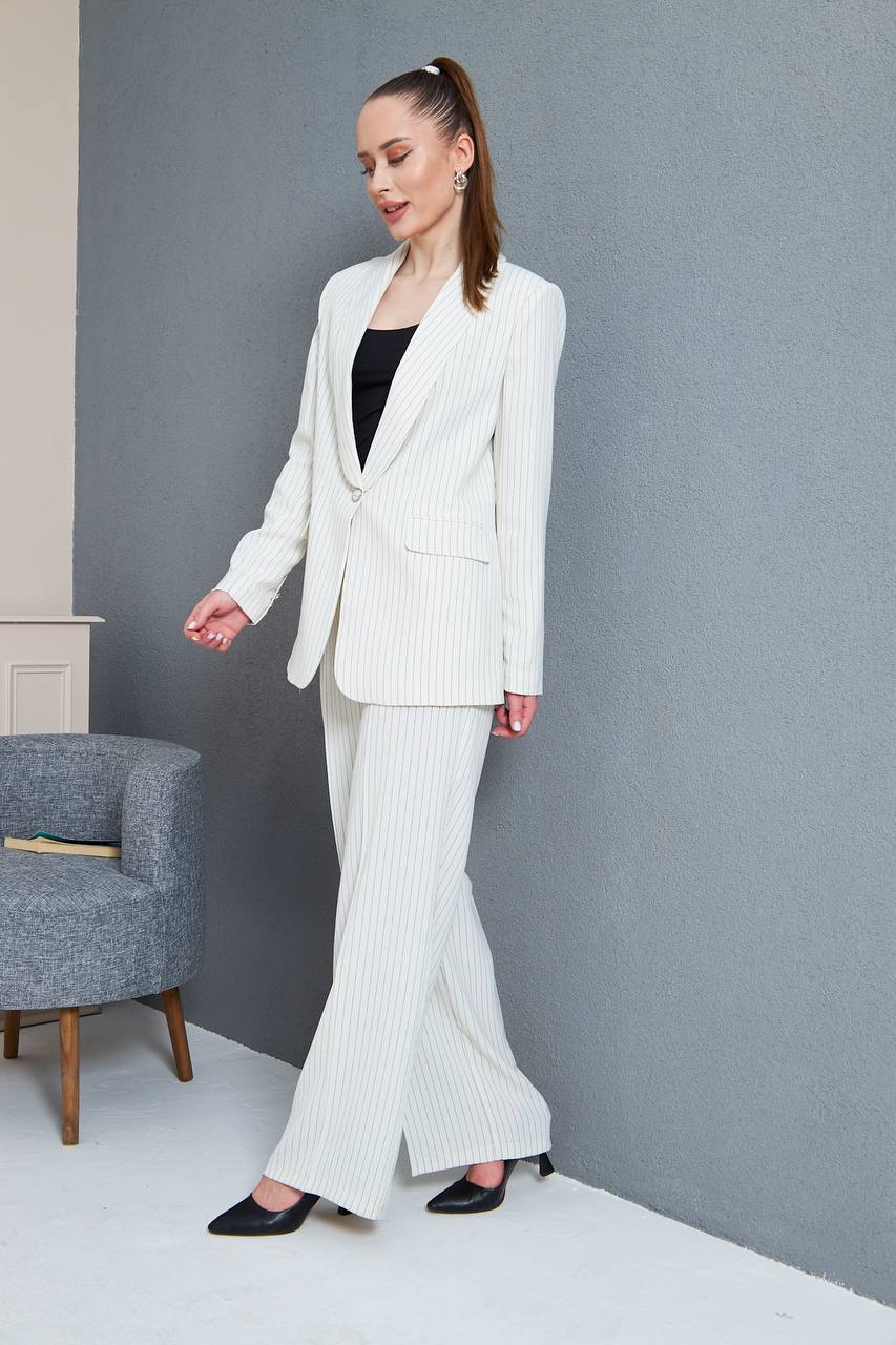 SuitLegacy Women’s White Shawl Collar Striped Crepe Suit