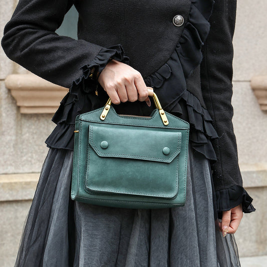 Fashionable Women's Retro Messenger Bag with Metal Accent