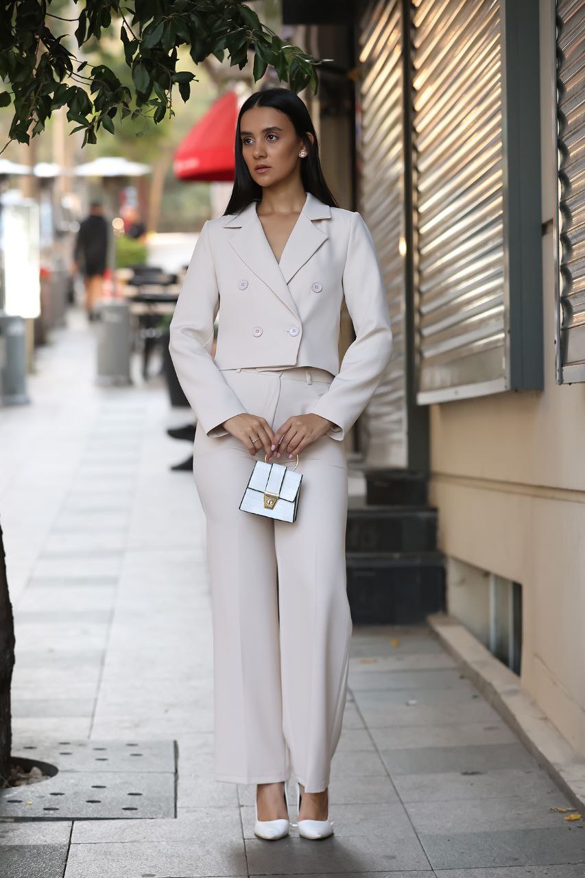 SuitLegacy White Cropped Double-Breasted Women Suit