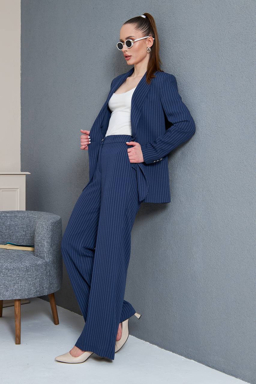 SuitLegacy Women’s Navy Blue Shawl Collar Striped Crepe Suit